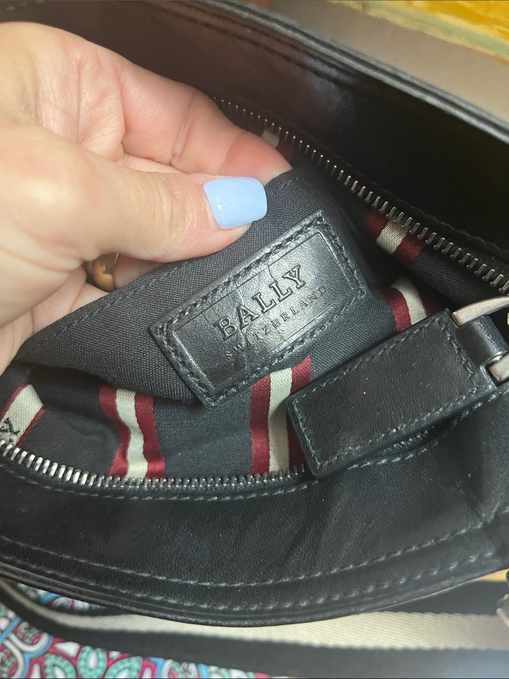 Bally Black Leather Messenger Bag with Cream-Striped Strap - Picture 4 of 12